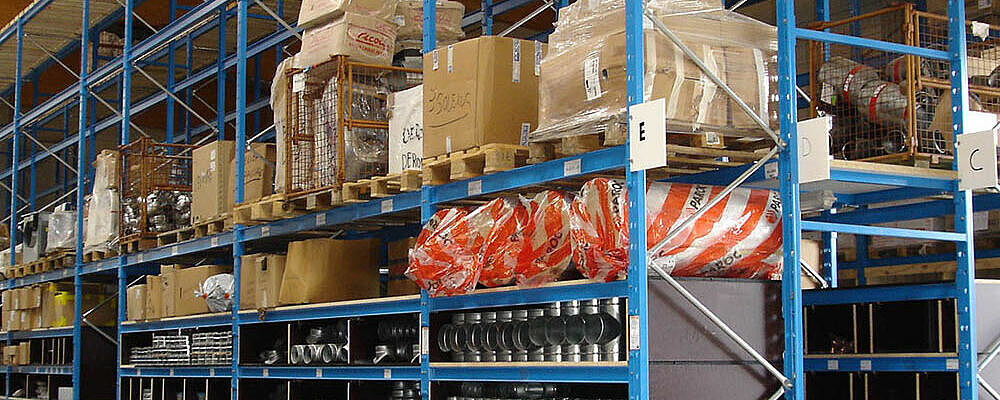 Rayonnage à palettes avec mezzanine de stockage