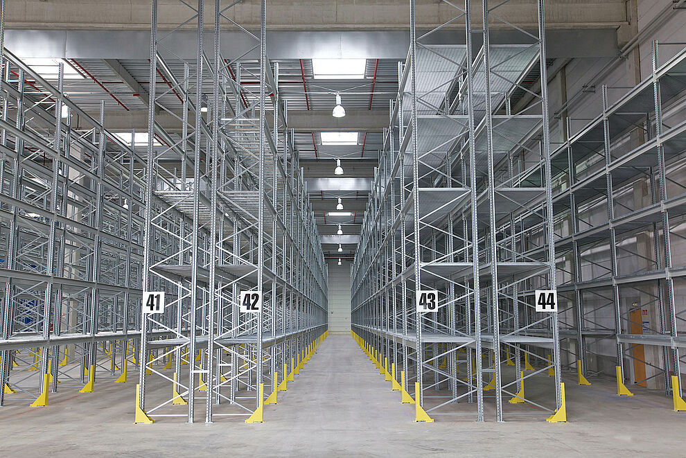 pallet rack with mezzanine floor
