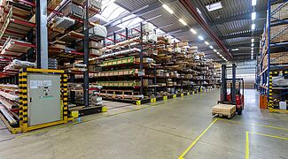 [Translate "Belgium (FR)"] Kompakte Regalanlage mit elektronischer Steuerung zum Bewegen der Verfahrwagen.